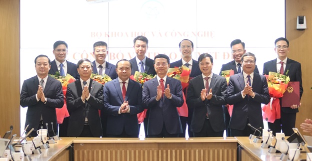 Bộ KH&CN công bố và trao quyết định bổ nhiệm, điều động cán bộ