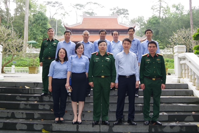 Đoàn đại biểu Cục Bưu điện Trung ương dâng hương tưởng niệm Chủ tịch Hồ Chí Minh