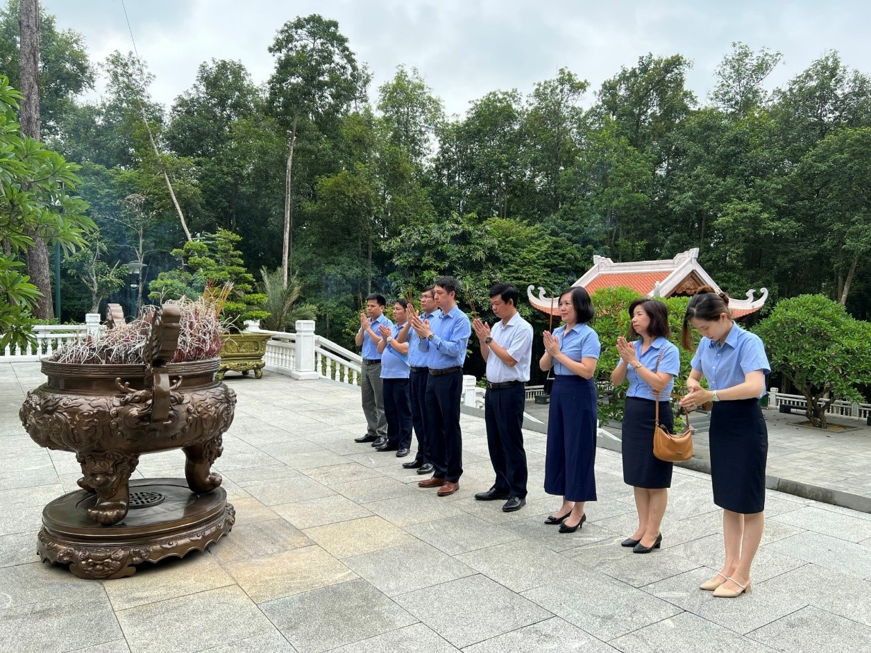Cục Bưu điện Trung ương dâng hương tưởng niệm Chủ tịch Hồ Chí Minh nhân kỷ niệm ngày thương binh liệt sỹ ngày 27 tháng 7